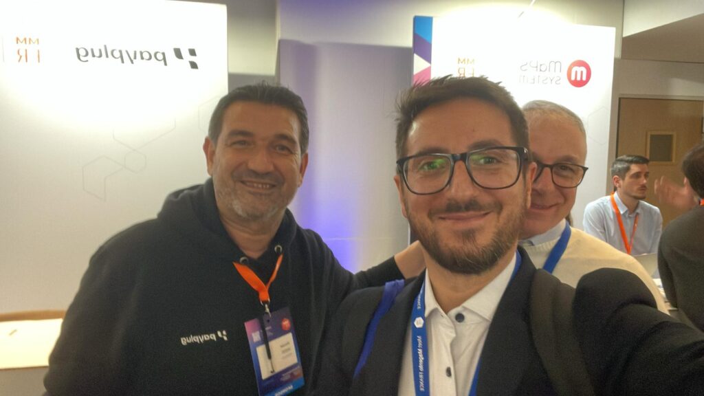 galleria di foto di Andrea Saccà con Ruggero Landolina, Alessandro Ronchi e altri partecipanti al Meet Magento France 2025.