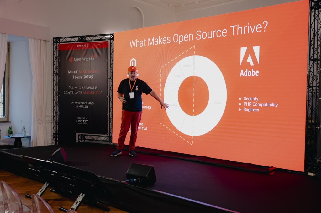 foto di Mathias Schreiber al meet magento italy2025 mentre fa il suo speech